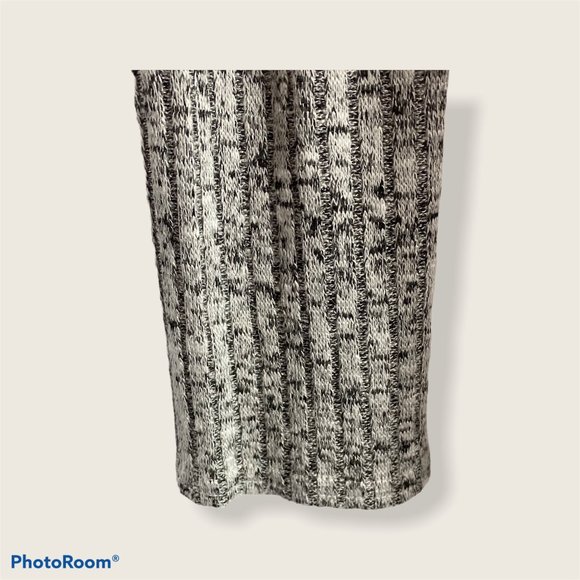 H&M Divided Women's Med Long Sleeve V-Neck Sweater - Picture 4 of 5